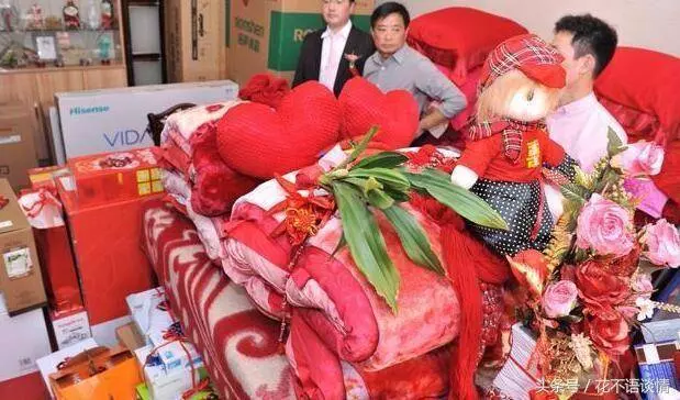 父親走後瞎女兒人見人嫌,大哥直接斷絕關係,二哥不放心領回家,福報開始了!