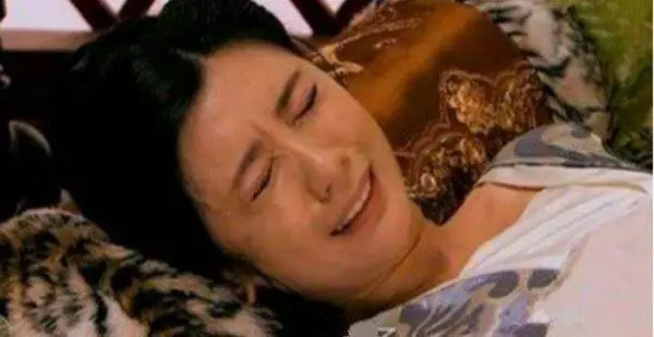 接生婆半夜三更被人請去接生,回家後卻發現自己死了一年!