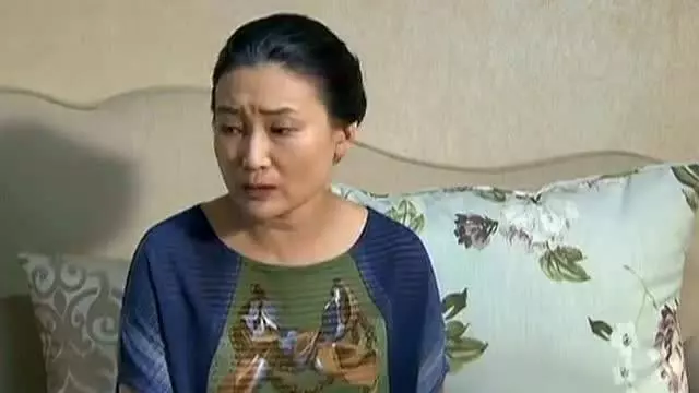 女友第一次來我家,故意把菜湯潑我阿嬤身上,爸爸不生氣反而還說「以後要經常來玩」