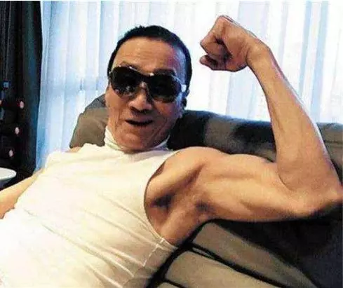 67歲洪金寶和「肥貓」狀態不如72歲鄭少秋,但83歲的他才最硬朗