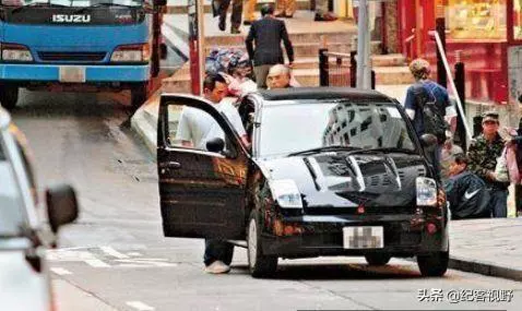 陳小春坦言10年沒換過車,看到他的座駕後,網友表示:再等10年吧