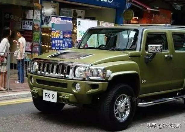 陳小春坦言10年沒換過車,看到他的座駕後,網友表示:再等10年吧