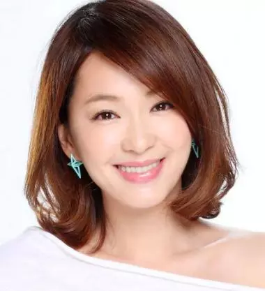 42歲六月和老公李易婚後產下「混血女寶寶」,被質疑生父是誰!她終於說出寶寶有混血基因理由!