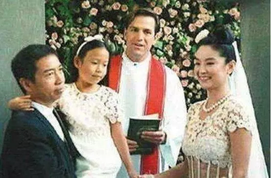 林青霞22歲女兒身價破10億,低調當上設計師:不靠爸媽自力更生