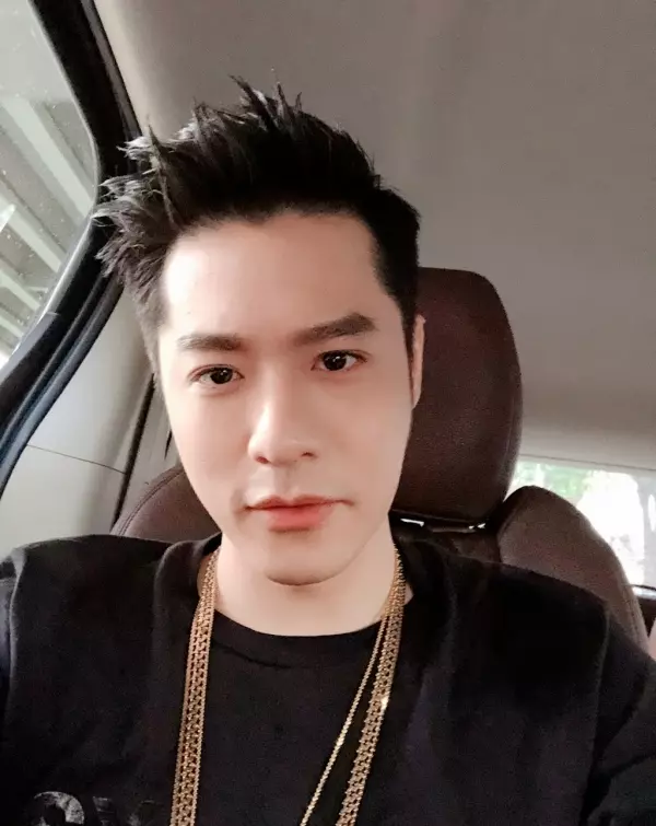 林青霞22歲女兒身價破10億,低調當上設計師:不靠爸媽自力更生