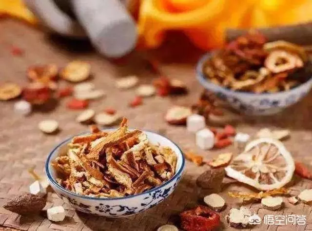 金銀花、菊花、陳皮、大麥和冰糖一起泡水喝,有什麼作用?