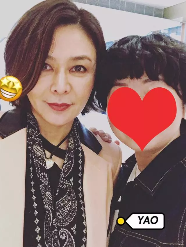 關之琳逛街被粉絲偶遇合照,大美人生圖顏值堪憂