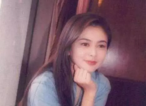 關之琳逛街被粉絲偶遇合照,大美人生圖顏值堪憂