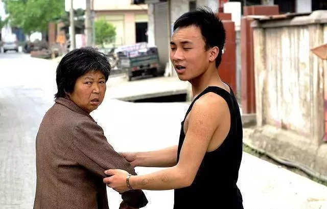 你會把存款留給孩子,還是用來養老?這位老人的做法值得學習 !