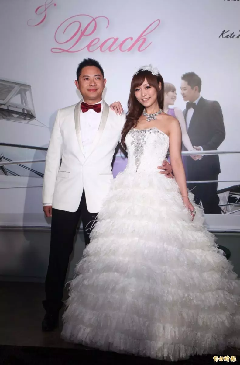嫁富豪消失6年!小蜜桃姊姊「搭機回娘家」豪發6位數紅包 自曝「有重大計畫」女人當自強