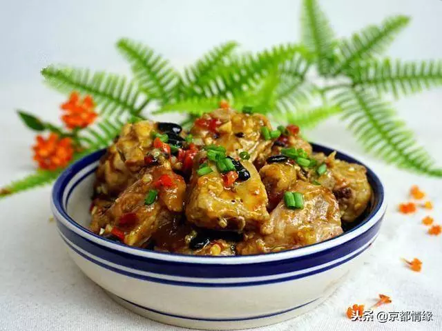 蒸排骨怎麼入味,下面教大家一個簡單的做法,好吃又簡單