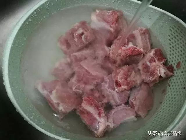 蒸排骨怎麼入味,下面教大家一個簡單的做法,好吃又簡單