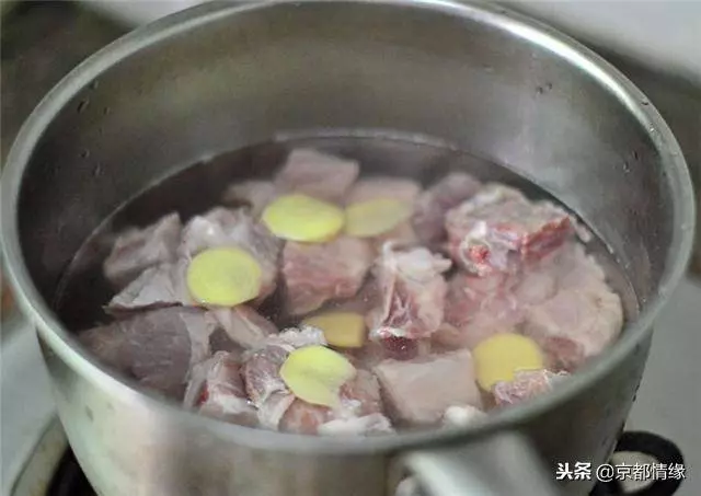蒸排骨怎麼入味,下面教大家一個簡單的做法,好吃又簡單