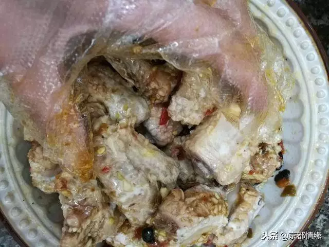蒸排骨怎麼入味,下面教大家一個簡單的做法,好吃又簡單