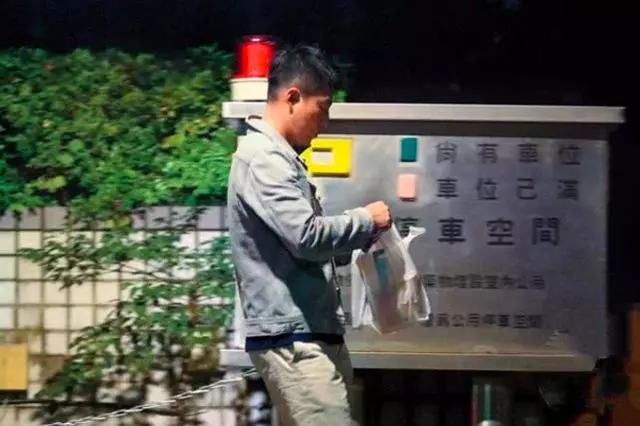 台媒曝大S婚姻亮紅燈,酒店經營不善常吵架,汪小菲頹廢獨自購物!