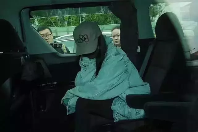 楊冪一周內二次抵港太不尋常,港媒曝她欲爭女兒撫養權!