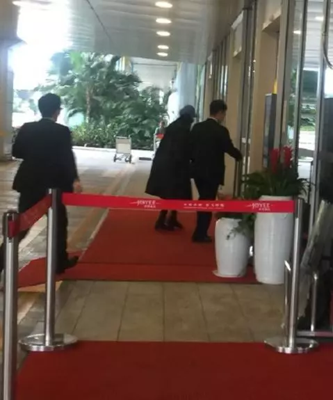楊冪一周內二次抵港太不尋常,港媒曝她欲爭女兒撫養權!