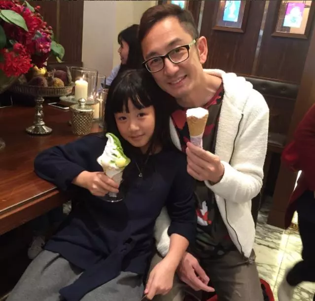 吳啟華女兒近照曝光,離婚後孩子都是岳母帶,媽媽卻被指只會玩?