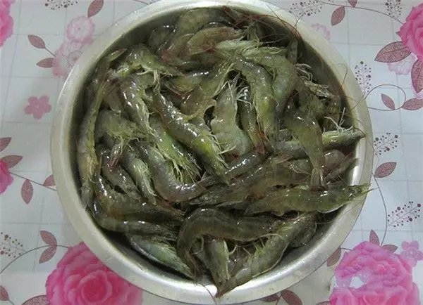 蝦買多了怎辦?教你一招,靠這樣保存放再久也不怕蝦頭變黑,別再傻傻直接放冰箱了!