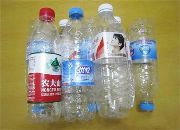 蝦買多了怎辦?教你一招,靠這樣保存放再久也不怕蝦頭變黑,別再傻傻直接放冰箱了!