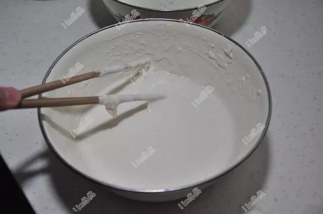 早餐店的煎餅為什麼那麼好吃？麵糊很重要，教你一招，柔軟金黃，吃著特別香！