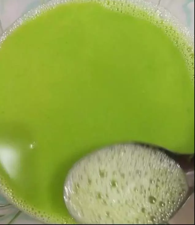 1把菠菜,3個雞蛋,攪一攪,蒸一蒸,口感鮮嫩,營養豐富,老人孩子都愛吃!