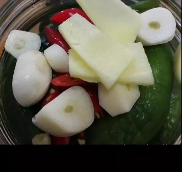 家庭自製醃黃瓜,清脆爽口,好吃下飯,看一眼就口水直流,放半年都不會壞!