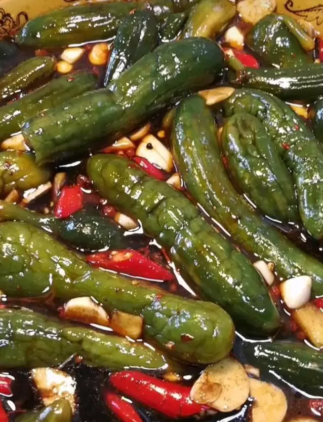 家庭自製醃黃瓜,清脆爽口,好吃下飯,看一眼就口水直流,放半年都不會壞!