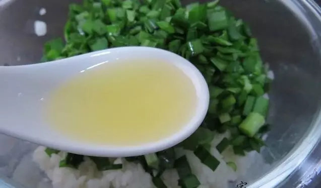 調餃子餡時,牢記加入這1樣東西,不管什麼餡的餃子都好吃不膩!