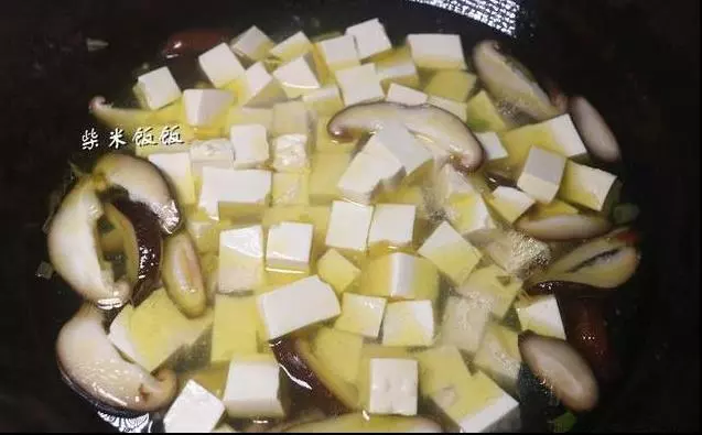 豆腐最好吃的做法,加它一燉,太入味了,提高免疫力!