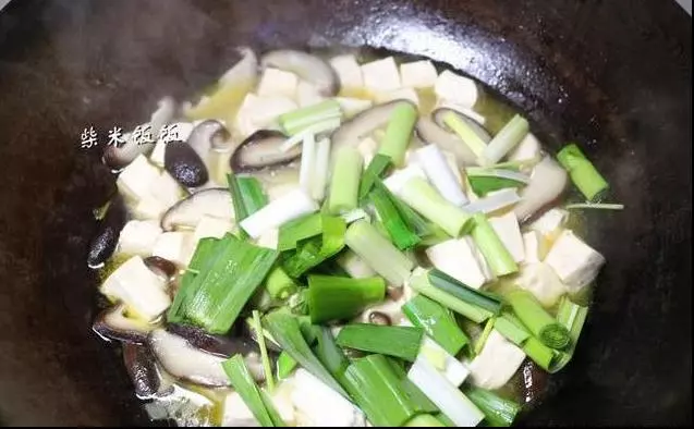 豆腐最好吃的做法,加它一燉,太入味了,提高免疫力!