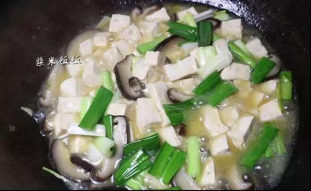 豆腐最好吃的做法,加它一燉,太入味了,提高免疫力!