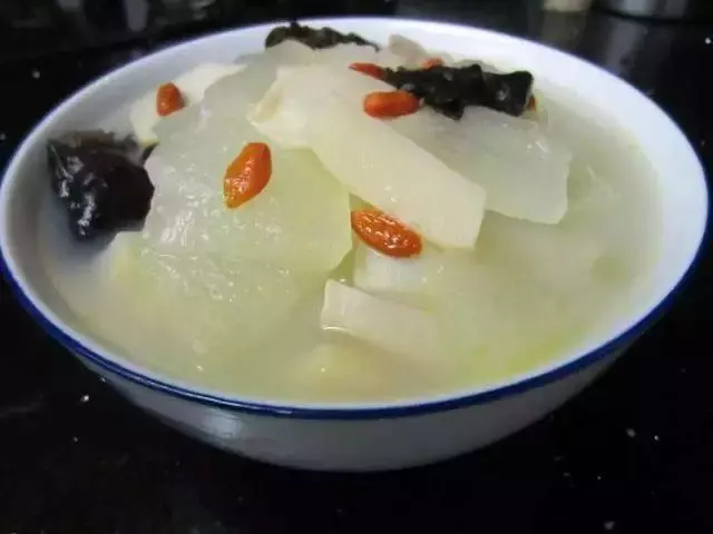 洗澡時搓出來的這些都是「泥」? 別傻了!這可能是身體在提醒你...