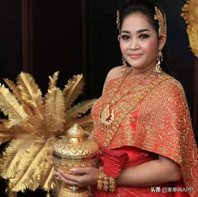 慘不忍睹!柬埔寨一女星整容不成反變「熊貓眼」……