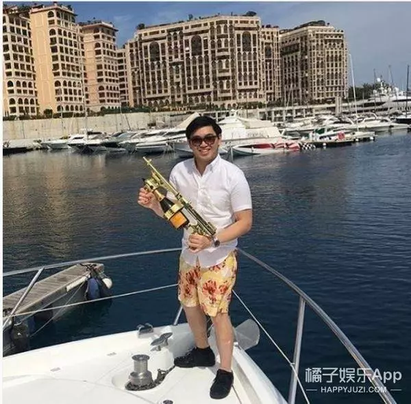 倫敦富二代開學後狂PO暑假的生活照片,引發網友狂酸引戰