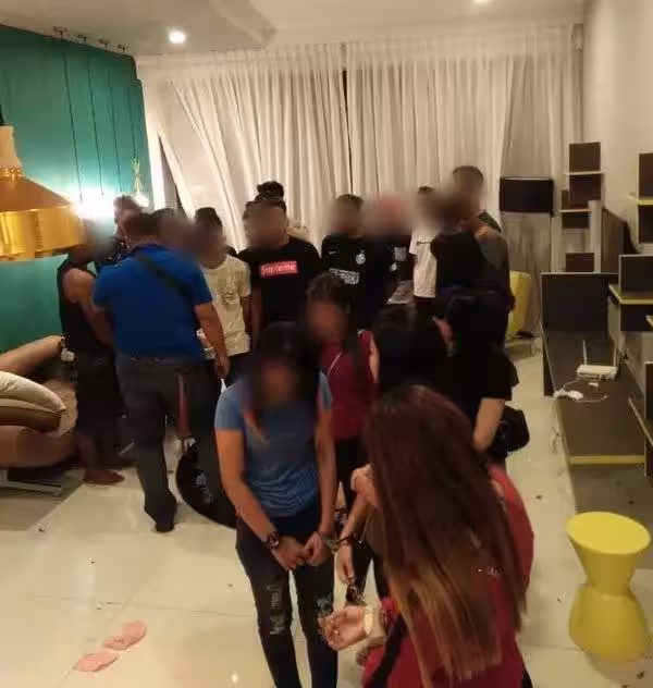 巫裔青年公寓開毒趴 22男女吸毒正嗨被突擊 !