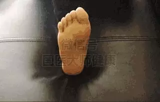 低頭摸腳,讓你一身輕鬆!很多病在腳上都有開關!