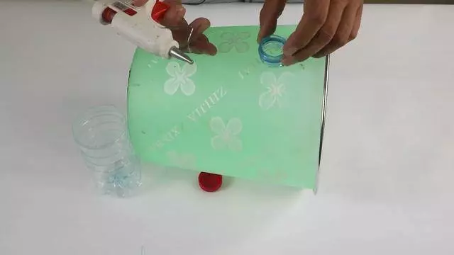 垃圾桶上一定要放一隻筷子,這個妙招太棒了,後悔今天才知道