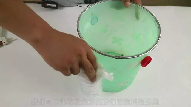 垃圾桶上一定要放一隻筷子,這個妙招太棒了,後悔今天才知道