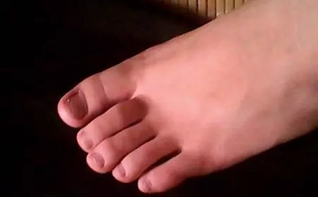 女人的腳有這「3個特徵」是天生勞碌命,一生都在為他人操心!