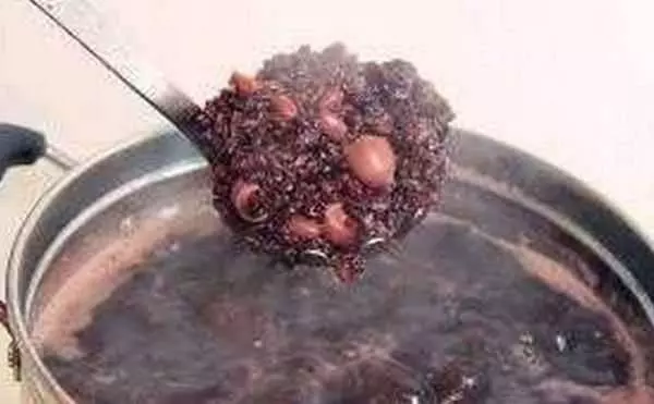 腎有多好就有多年輕!每天堅持吃一碗,連續喝三個多星期,不僅白頭髮不見了,竟然連皮膚都變白皙和光滑了!