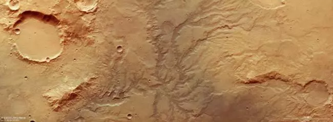 歐洲「火星快車」探測器拍攝的圖像顯示 數十億年前火星曾有河流
