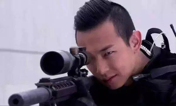 妻子不漂亮他卻寵了16年!曾是一線明星,為成名而改名