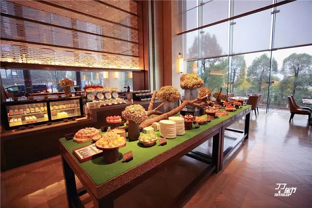 外出旅遊住五星級酒店,為什麼很多客人不會在酒店餐廳吃飯呢?