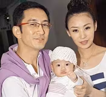 吳啟華女兒近照曝光,離婚後孩子都是岳母帶,媽媽卻被指只會玩?