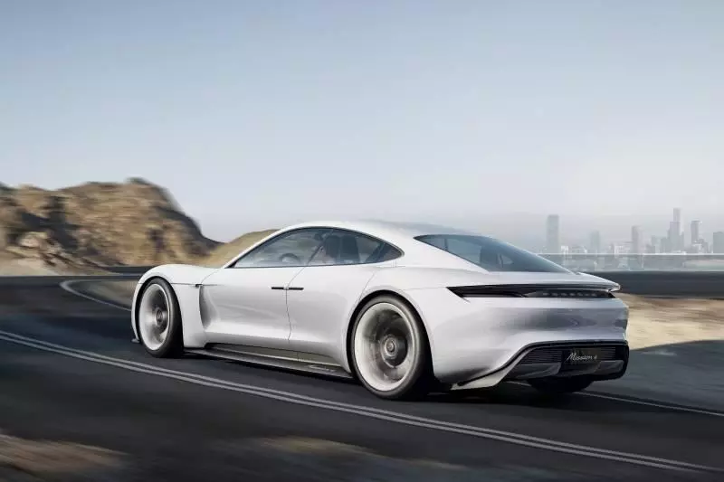 特斯拉終結者?保時捷這台純電跑車3.5秒加速破百