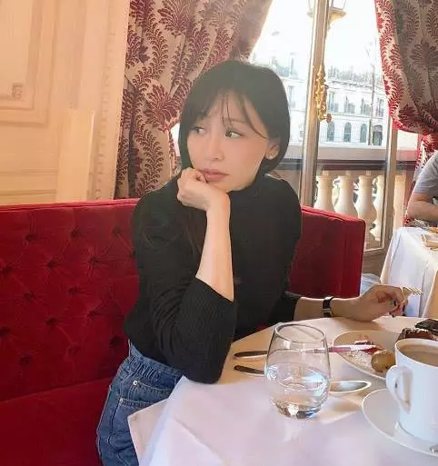 「甜蜜教主」王心凌曬近照,網友又認不出了:劉嘉玲和蔡明的結合體?