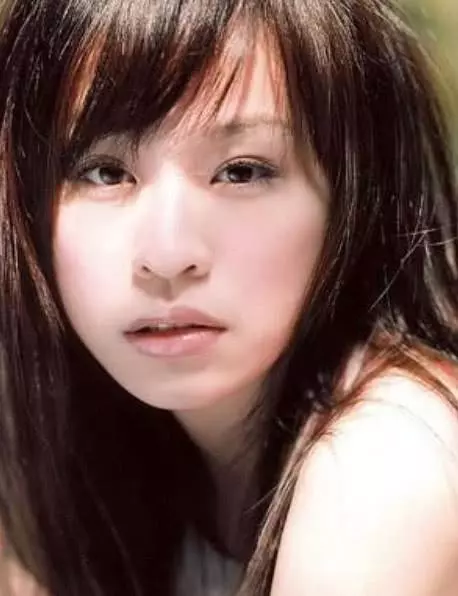 「甜蜜教主」王心凌曬近照,網友又認不出了:劉嘉玲和蔡明的結合體?