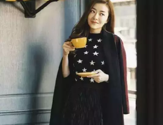 當37歲熊黛林和31歲方媛同拍雜誌,終於見識到了明星和網紅的差距