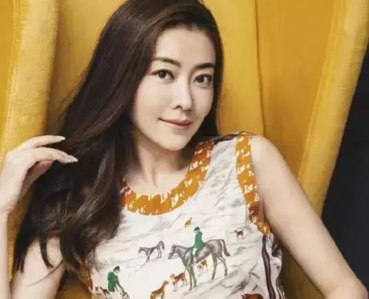 當37歲熊黛林和31歲方媛同拍雜誌,終於見識到了明星和網紅的差距